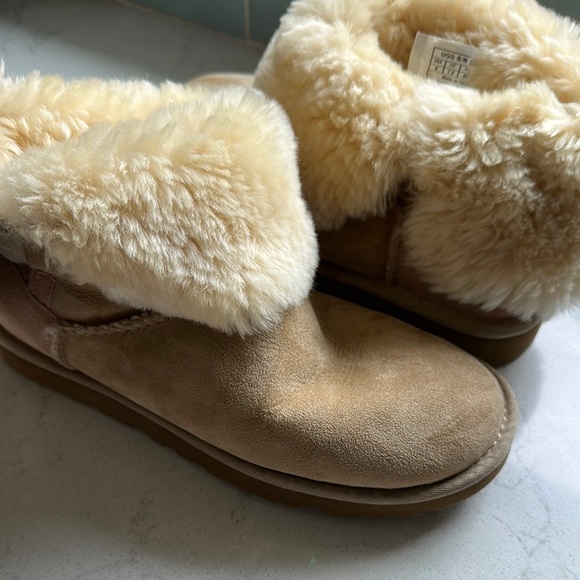 UGG Classic Tan Boots with Shearling and Button - Picture 5 of 7
